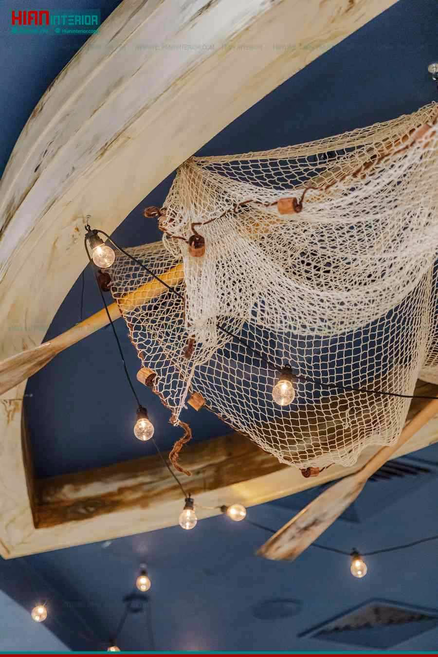 Nhà Hàng Địa Trung Hải Có Sân Thượng